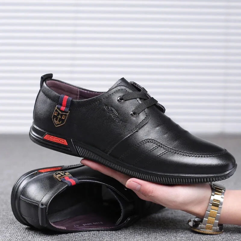 Nuevos zapatos de cuero con suela blanda para hombre