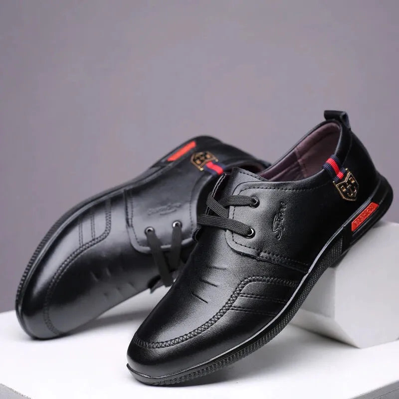 Nuevos zapatos de cuero con suela blanda para hombre