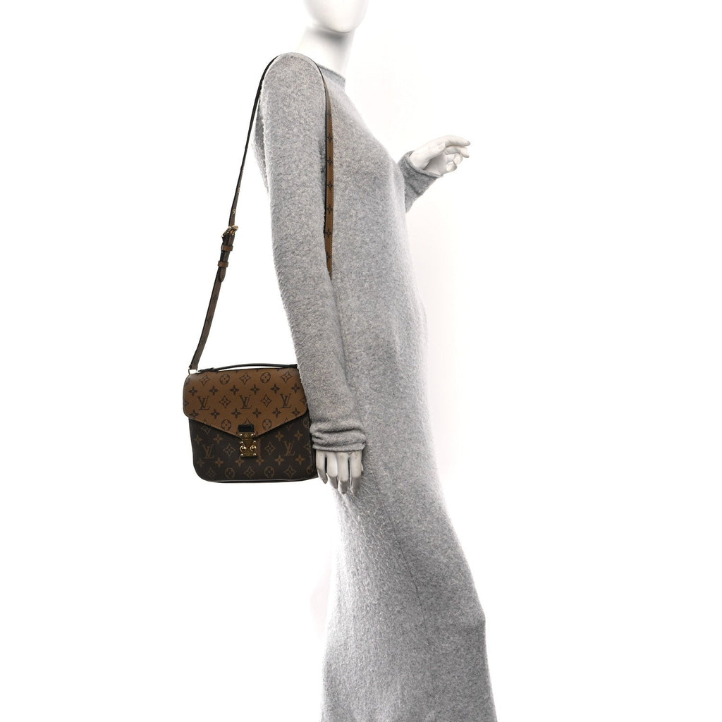 Reverse Monogram Pochette Metis